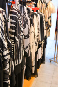 donna animalier floreale bianco e nero