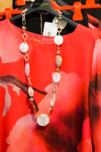 donna taglie forti collana