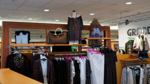 Negozio Tutto Abbigliamento Occhiobello: panoramica del reparto grandi taglie donna e uomo.