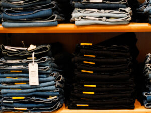 jeans chiari e jeans scuri